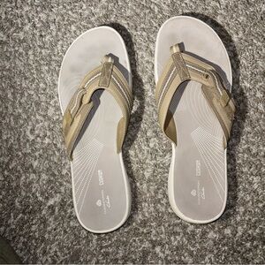 Clarks Women's Beige Flip-Flop Sandals